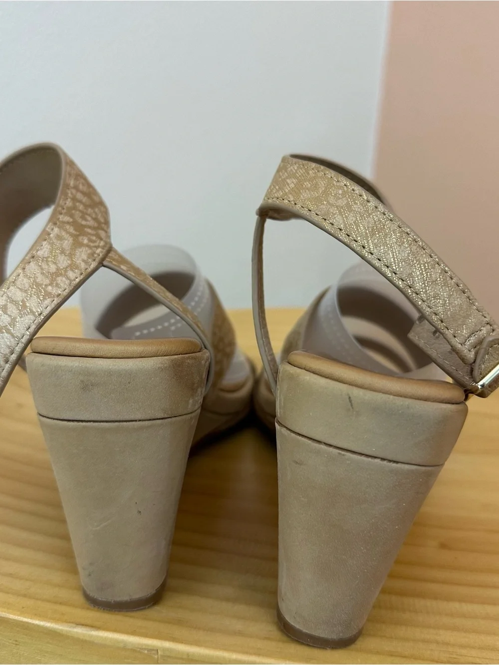 Corso Como Leather Gold Metallic Sandals Womens 9M Strappy Wedge CC-NASHILA